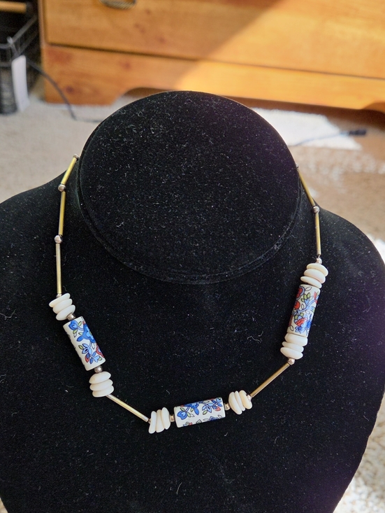 Jewelry - Vintage Flower Bead And Puka Shell Necklace 15 in.